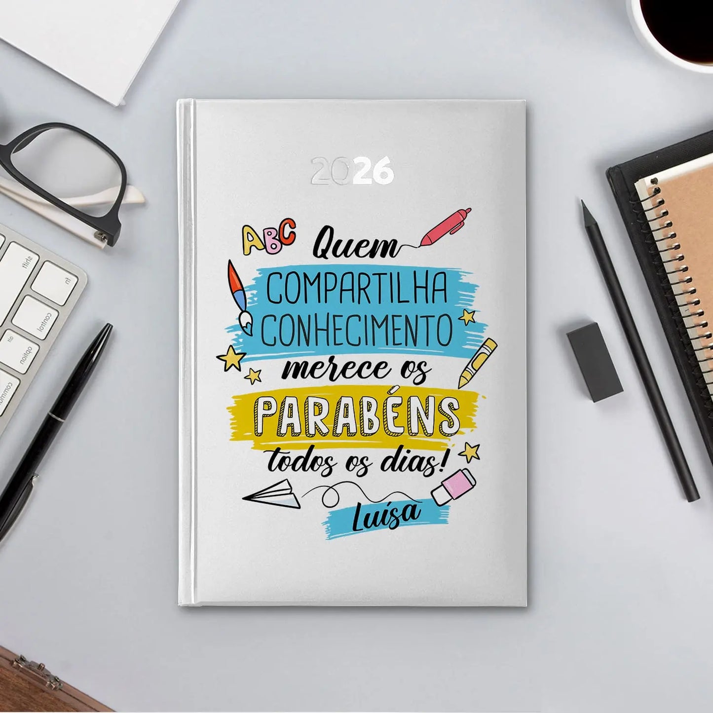 Agenda diária 2026 personalizada com nome. Capa rígida PU, formato A5.