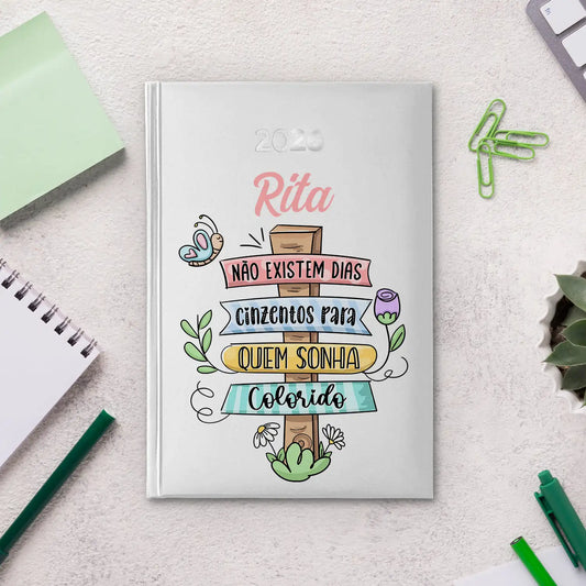 Agenda diária 2026 personalizada com nome. Capa rígida PU, formato A5.