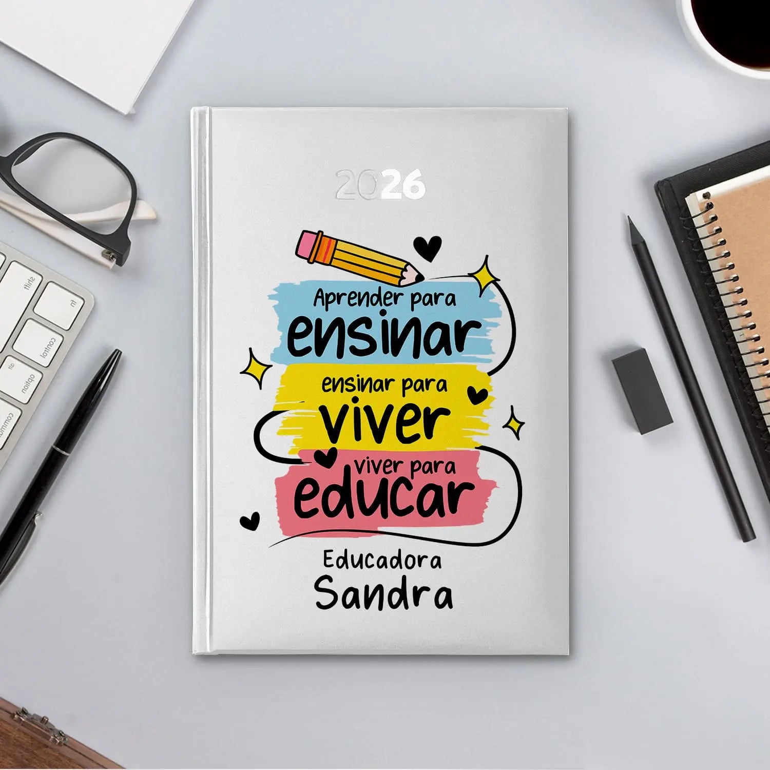 Agenda diária 2026 personalizada com profissão e nome. Capa rígida PU, formato A5.