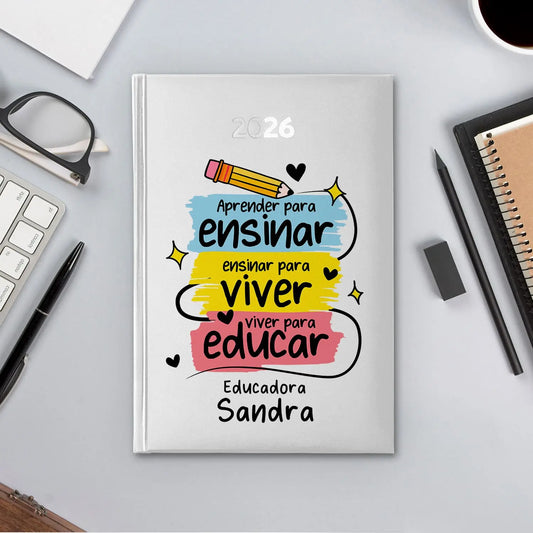 Agenda diária 2026 personalizada com profissão e nome. Capa rígida PU, formato A5.