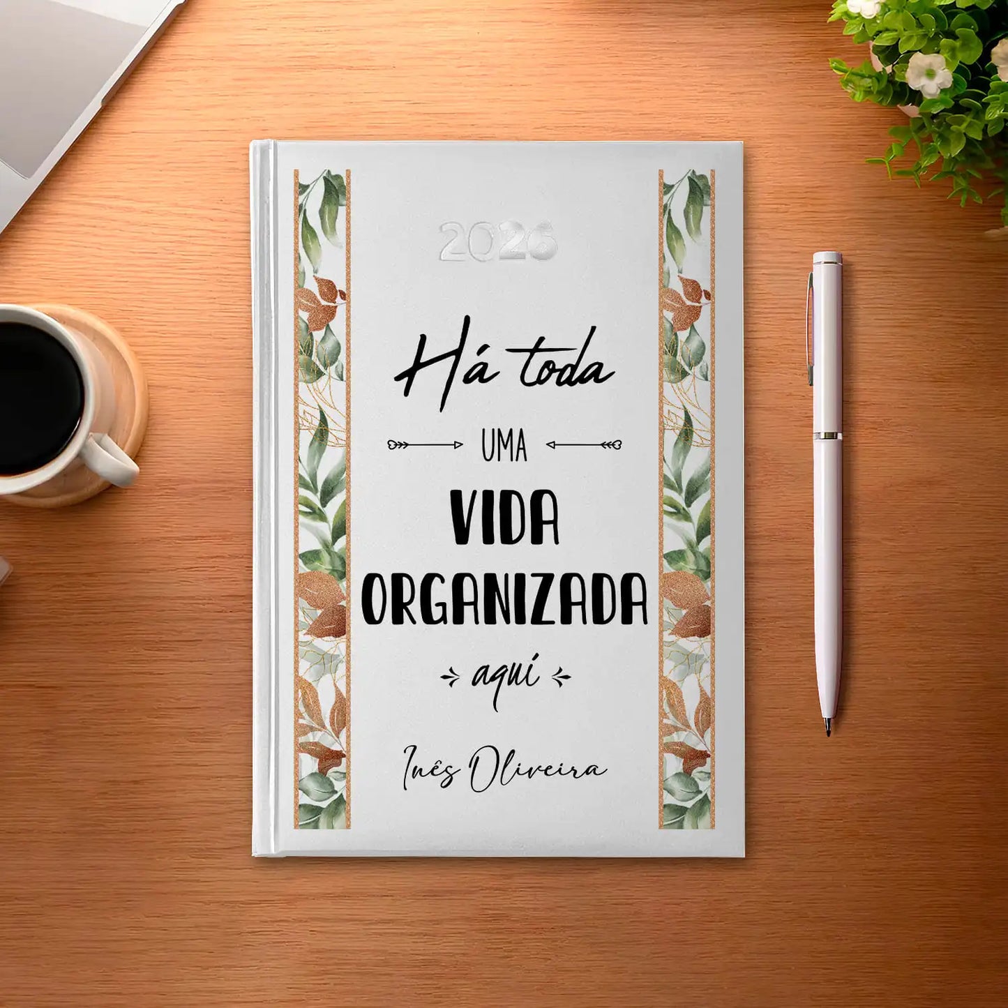 Agenda diária 2026 personalizada com nome. Capa rígida PU, formato A5.
