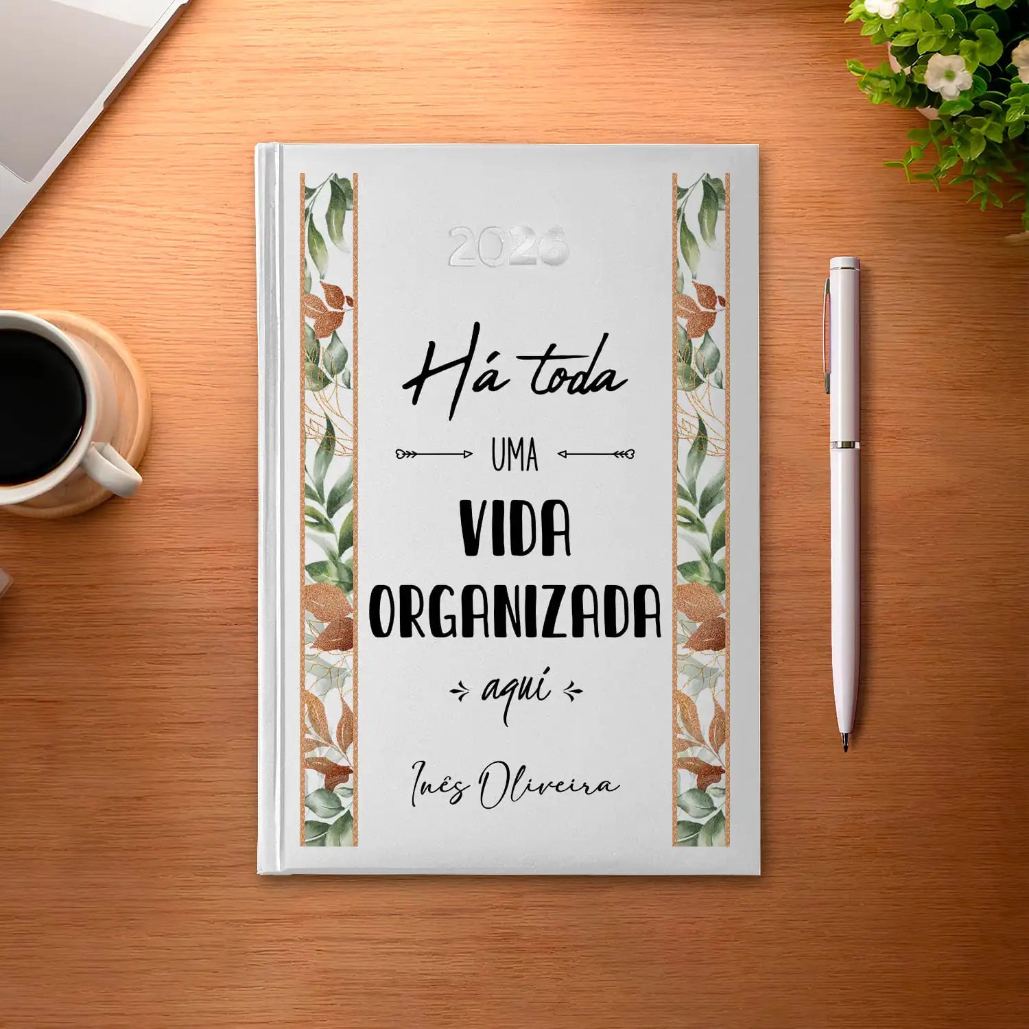 Agenda diária 2026 personalizada com nome. Capa rígida PU, formato A5.