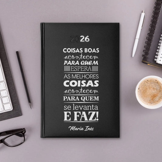 Agenda diária 2026 personalizada com nome. Capa rígida PU, formato A5.