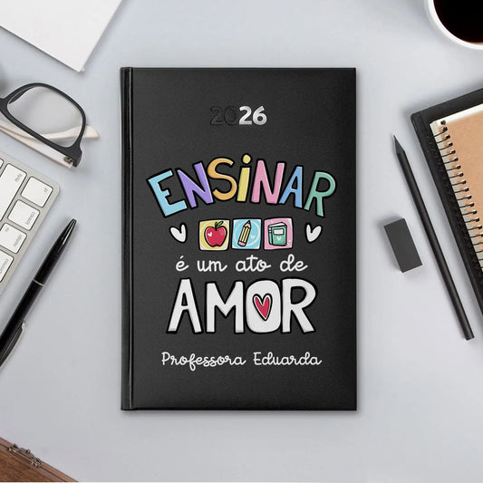 Agenda diária 2026 personalizada com profissão e nome. Capa rígida PU, formato A5.