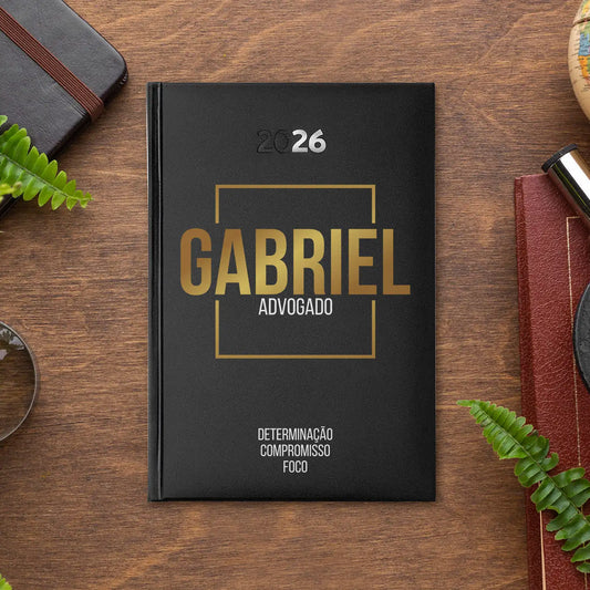 Agenda diária 2026 personalizada com nome e profissão. Capa rígida PU, formato A5.