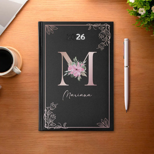 Agenda diária 2026 personalizada com nome. Capa rígida PU, formato A5.