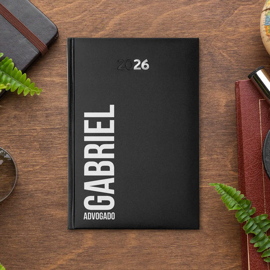 Agenda diária 2026 personalizada com nome e profissão. Capa rígida PU, formato A5.