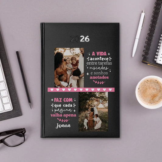 Agenda diária 2026 personalizada com fotografias e nome. Capa rígida PU, formato A5.