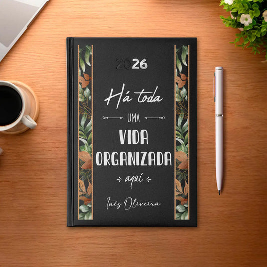 Agenda diária 2026 personalizada com nome. Capa rígida PU, formato A5.