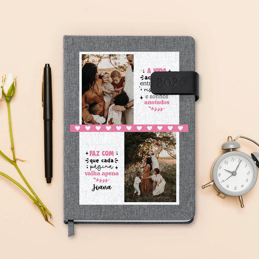 Agenda diária 2026 personalizada com  fotografias e nome. Capa em tecido com fecho magnético, formato A5.
