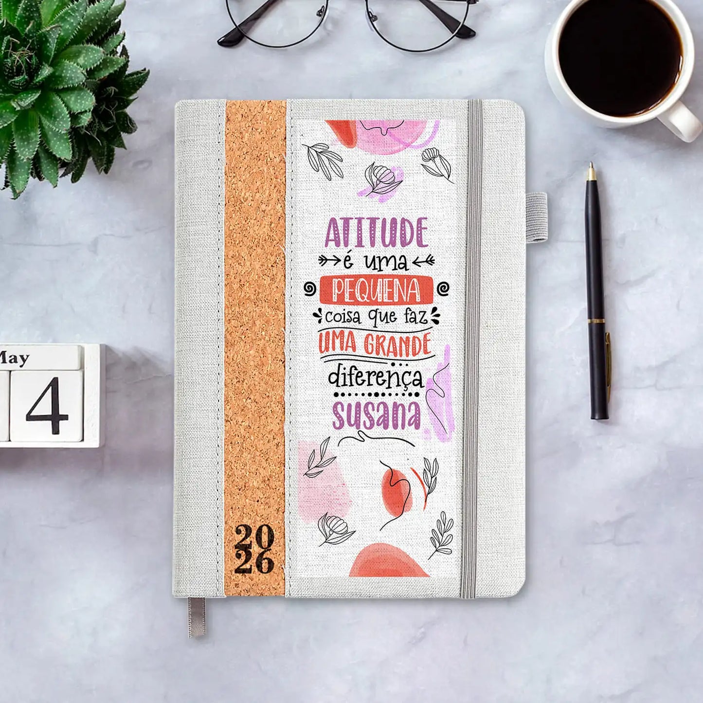 Agenda diária 2026 personalizada com nome. Capa em linho e cortiça, formato A5.