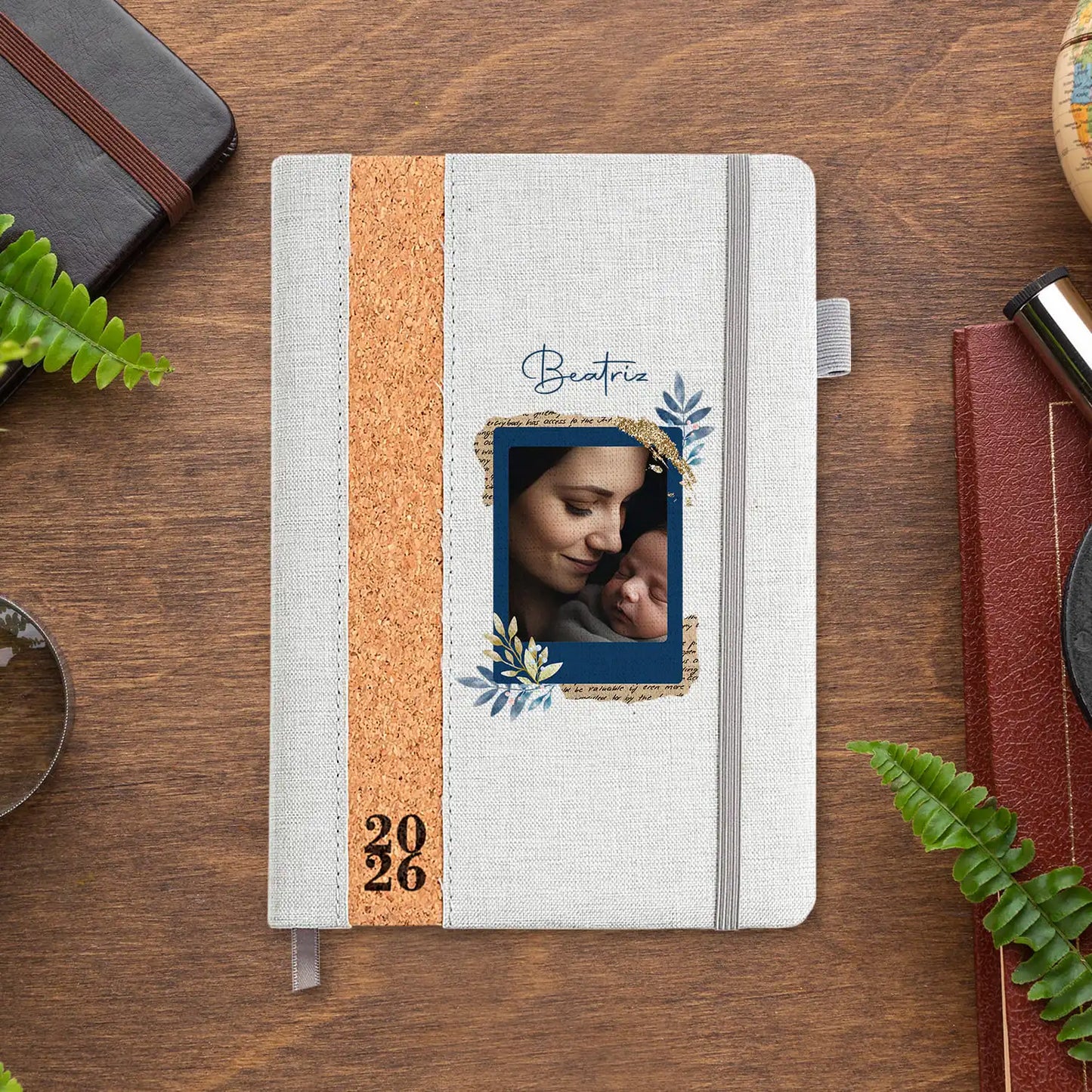 Agenda diária 2026 personalizada com nome e fotografia. Capa em linho e cortiça, formato A5.