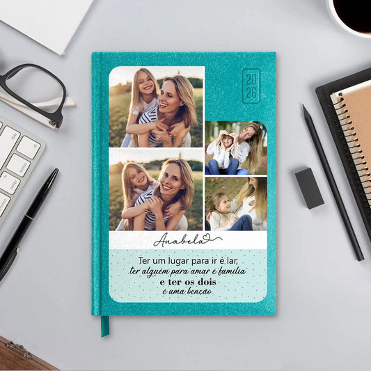 Agenda diária 2026 personalizada com fotografias, nome e frase. Capa rígida em papel craft, formato A5.