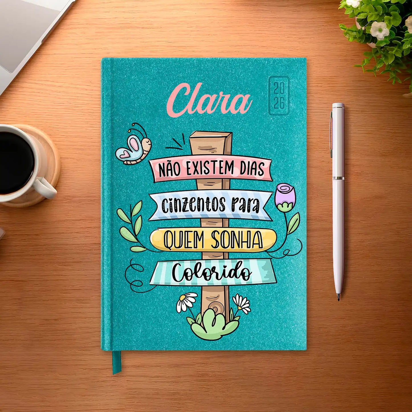 Agenda diária 2026 personalizada com nome. Capa rígida em papel craft, formato A5.