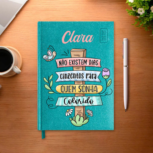 Agenda diária 2026 personalizada com nome. Capa rígida em papel craft, formato A5.