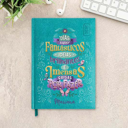 Agenda diária 2026 personalizada com nome. Capa rígida em papel craft, formato A5.