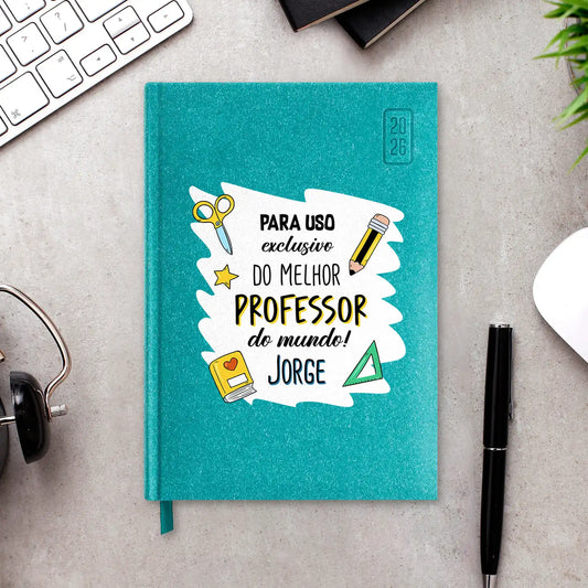Agenda diária 2026 personalizada com profissão e nome. Capa rígida em papel craft, formato A5.