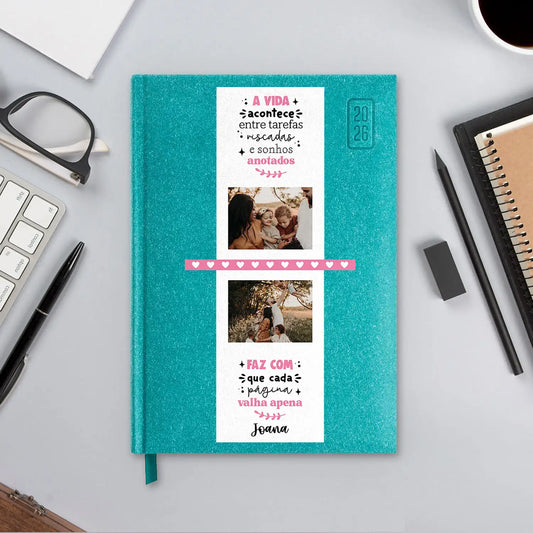 Agenda diária 2026 personalizada com fotografias e nome. Capa rígida em papel craft, formato A5.
