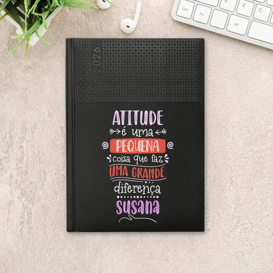 Agenda semanal 2026 personalizada com nome. Capa em PU, formato A5+.