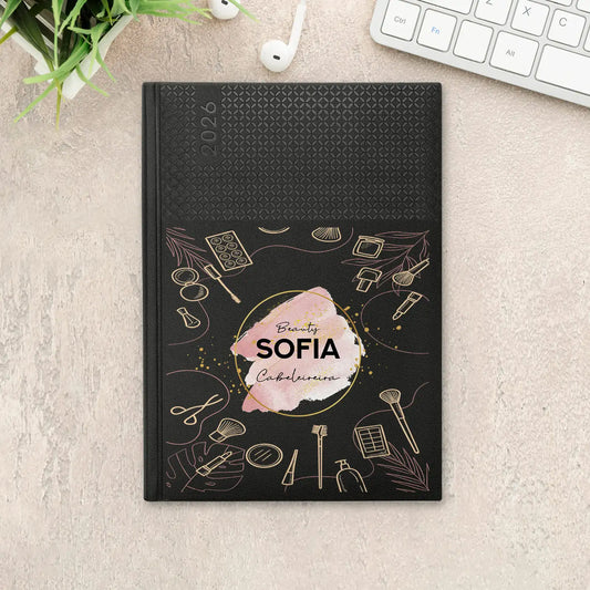 Agenda semanal 2026 personalizada com nome e profissão. Capa em PU, formato A5+.