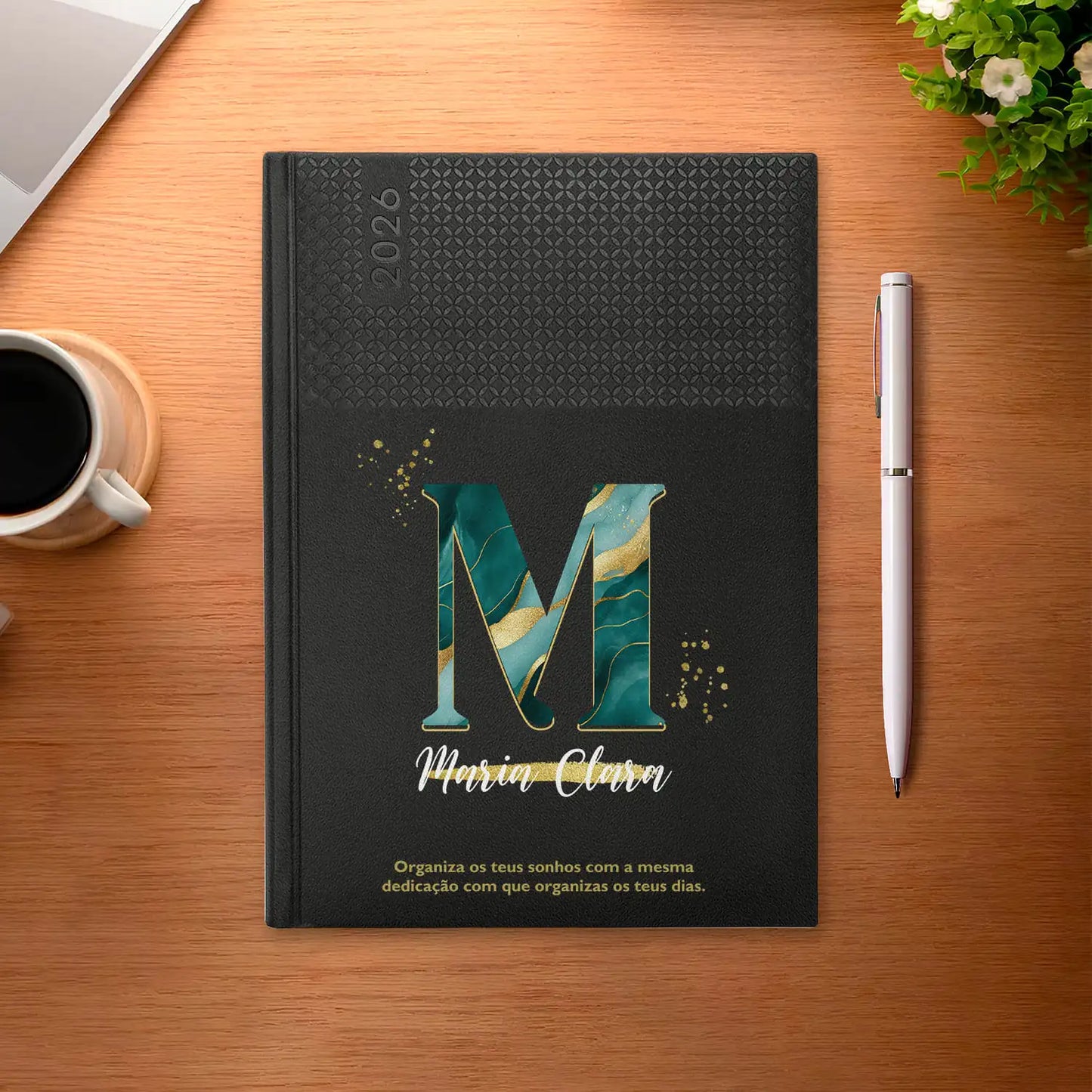 Agenda semanal 2026 personalizada com nome e frase. Capa em PU, formato A5+.