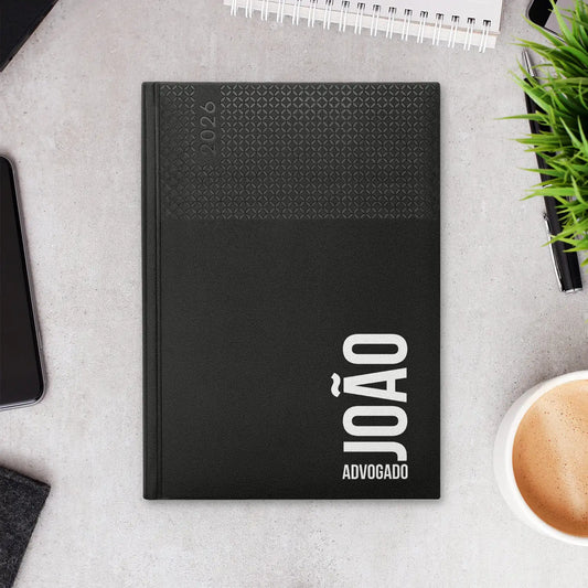 Agenda semanal 2026 personalizada com nome e profissão. Capa em PU, formato A5+.
