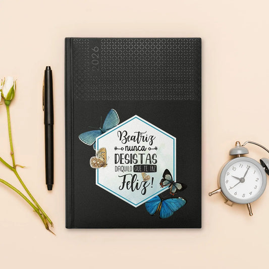 Agenda semanal 2026 personalizada com nome. Capa em PU, formato A5+.