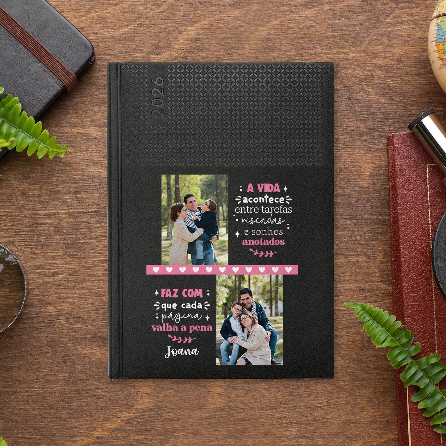 Agenda semanal 2026 personalizada com fotografias e nome. Capa em PU, formato A5+. 