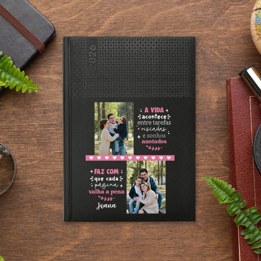 Agenda semanal 2026 personalizada com fotografias e nome. Capa em PU, formato A5+. 