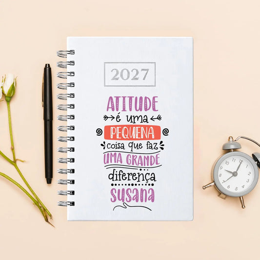 Agenda diária 2027 de argolas personalizada com nome. Capa PU acolchoado, formato A5.