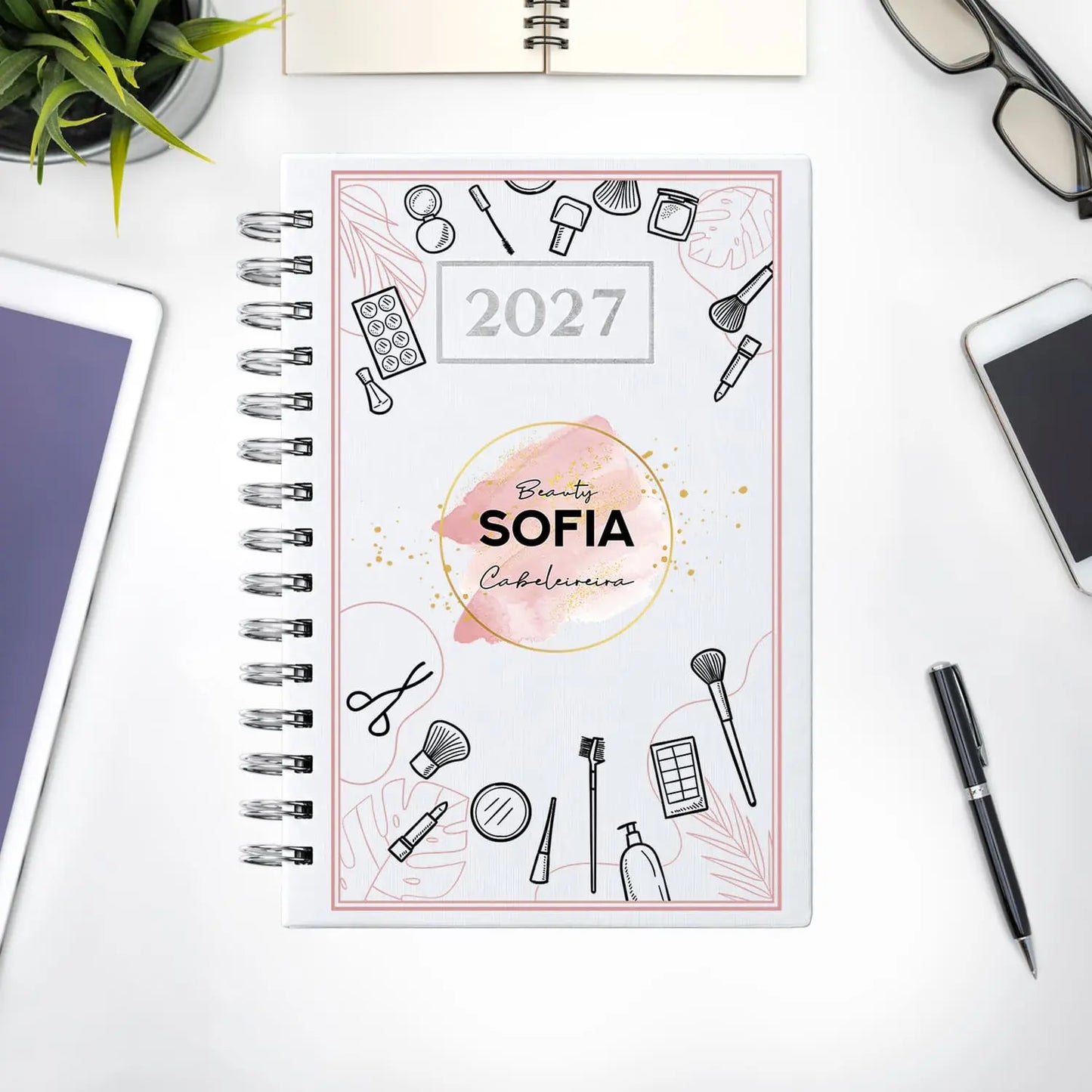 Agenda diária 2027 de argolas personalizada com nome e profissão. Capa PU acolchoado, formato A5.