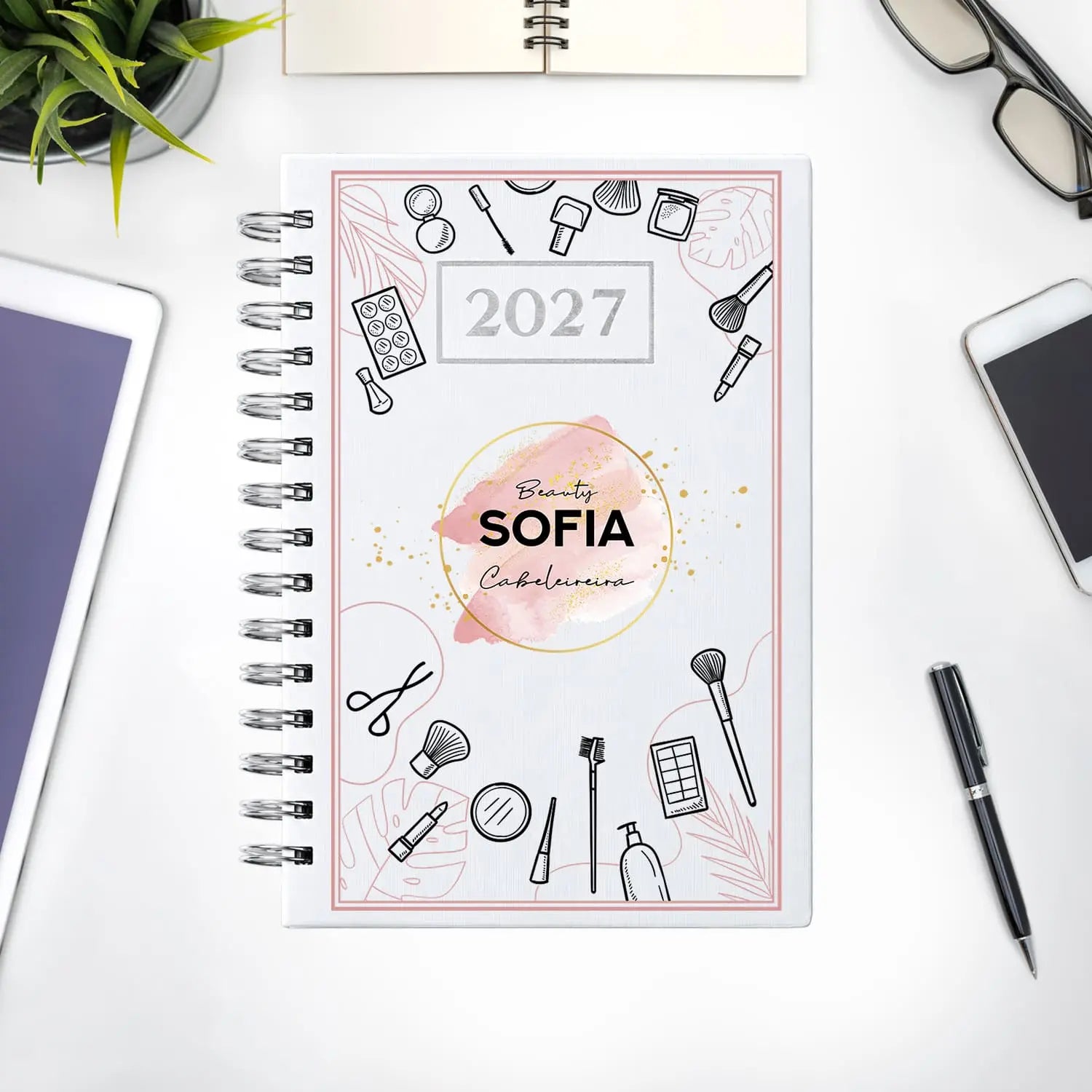 Agenda diária 2027 de argolas personalizada com nome e profissão. Capa PU acolchoado, formato A5.