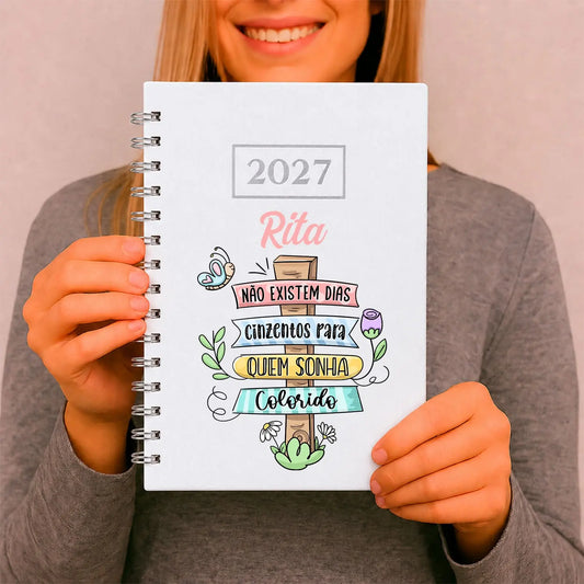 Agenda diária 2027 de argolas personalizada com nome. Capa PU acolchoado, formato A5.