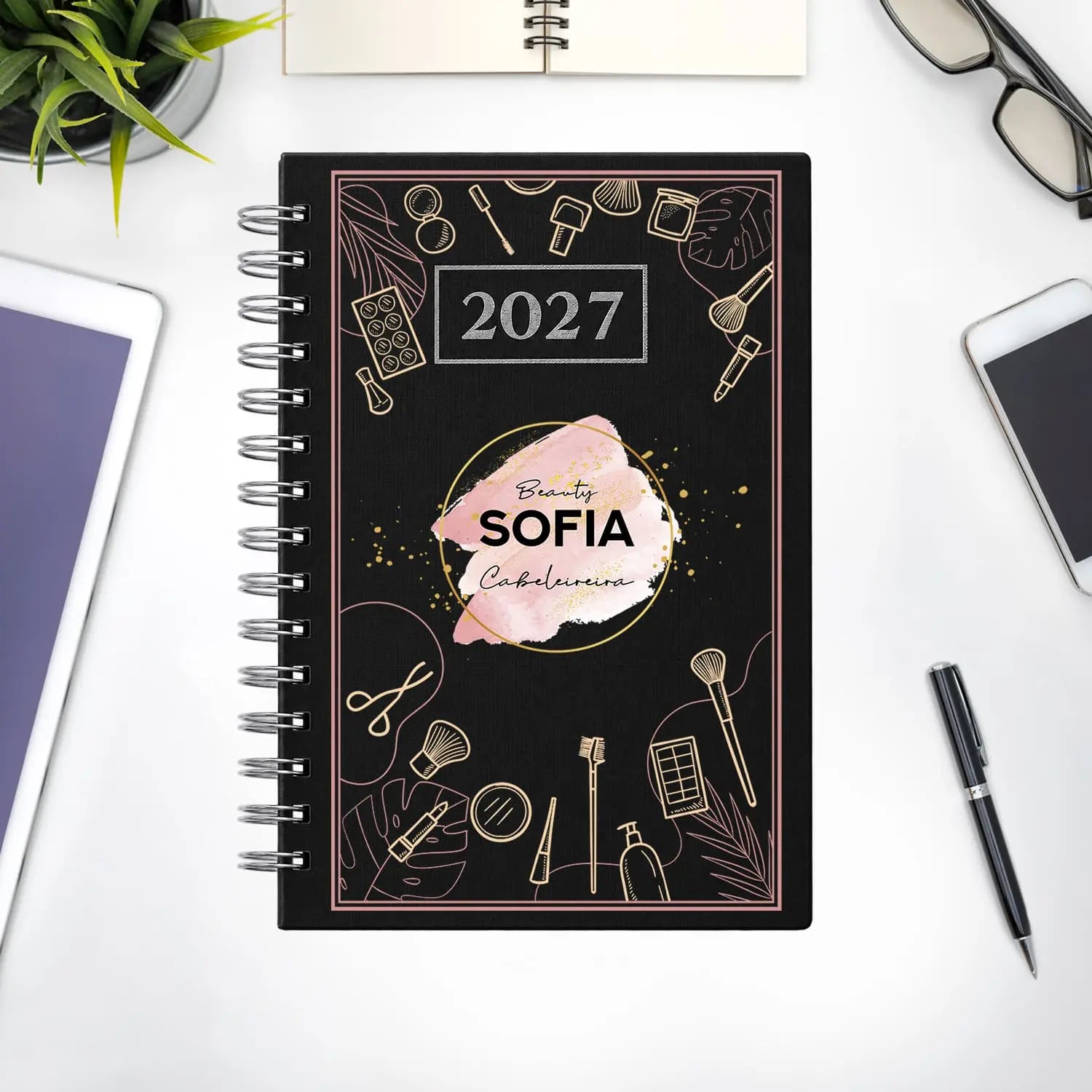 Agenda diária 2027 de argolas personalizada com nome e profissão. Capa PU acolchoado, formato A5.