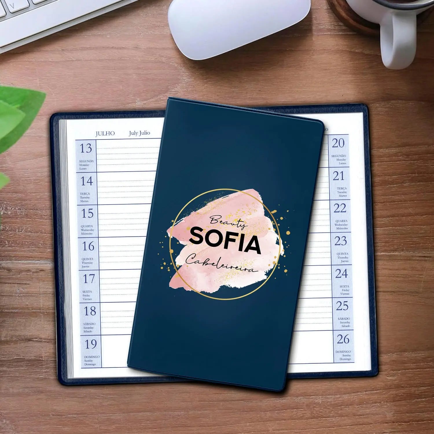 Agenda de bolso 2027 personalizada com nome e profissão. Capa em PVC, formato A6.