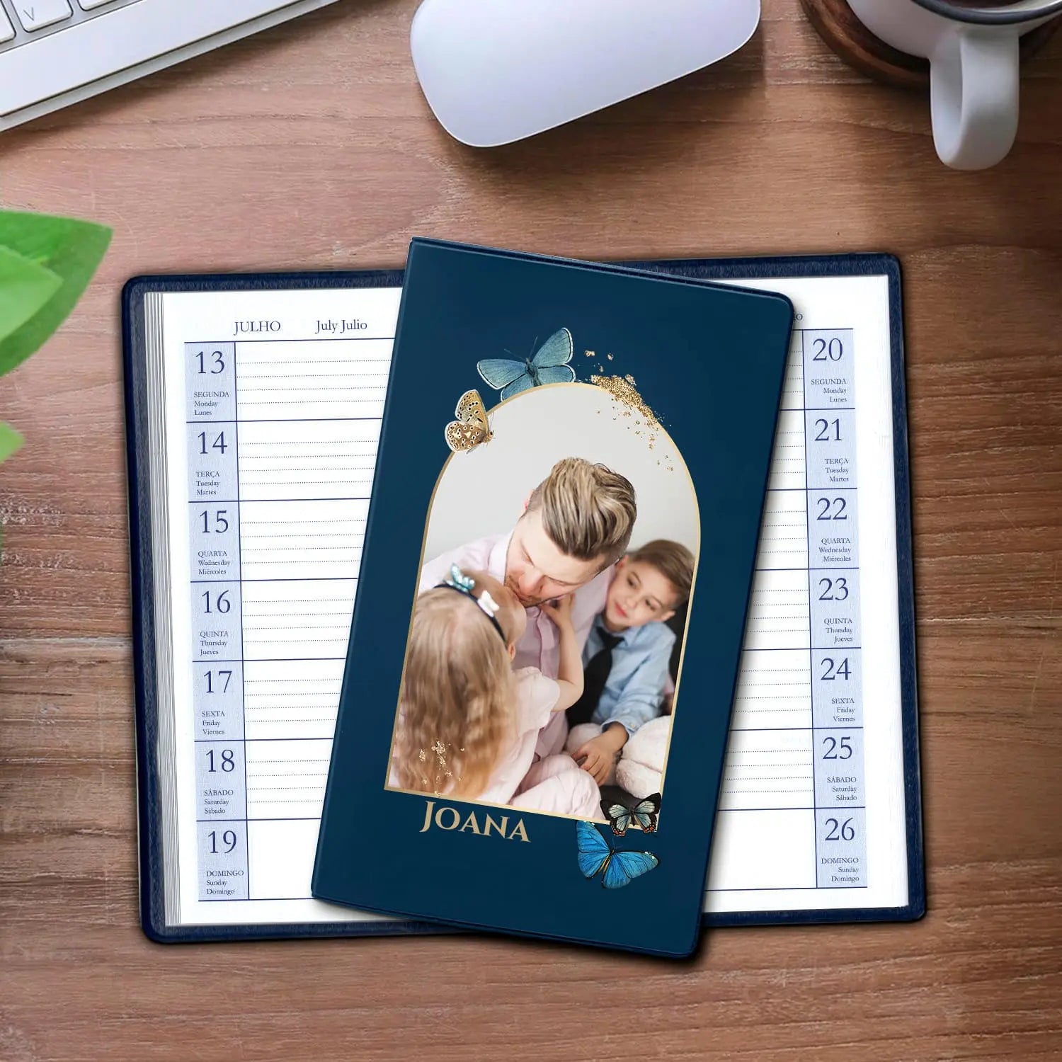 Agenda de bolso 2027 personalizada com fotografia e nome. Capa em PVC, formato A6.