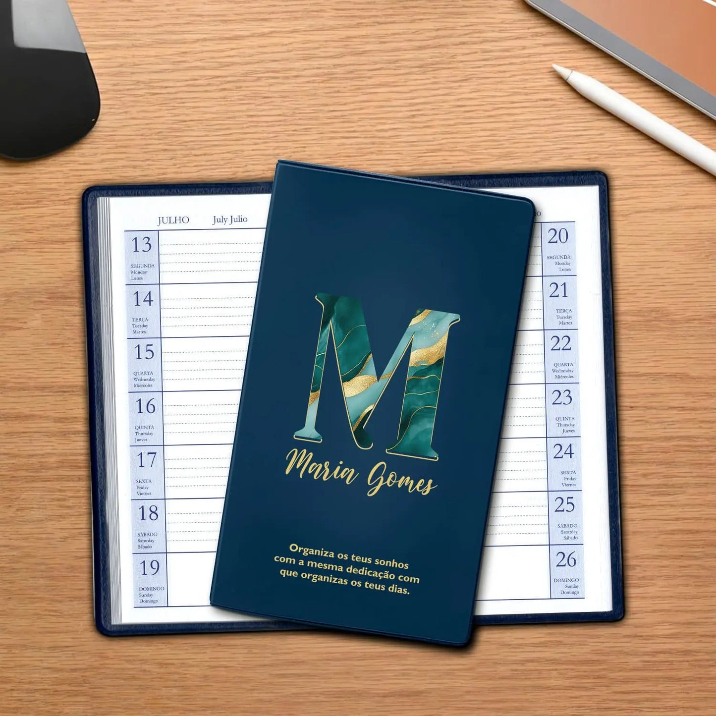 Agenda de bolso 2027 personalizada com nome e frase. Capa em PVC, formato A6.