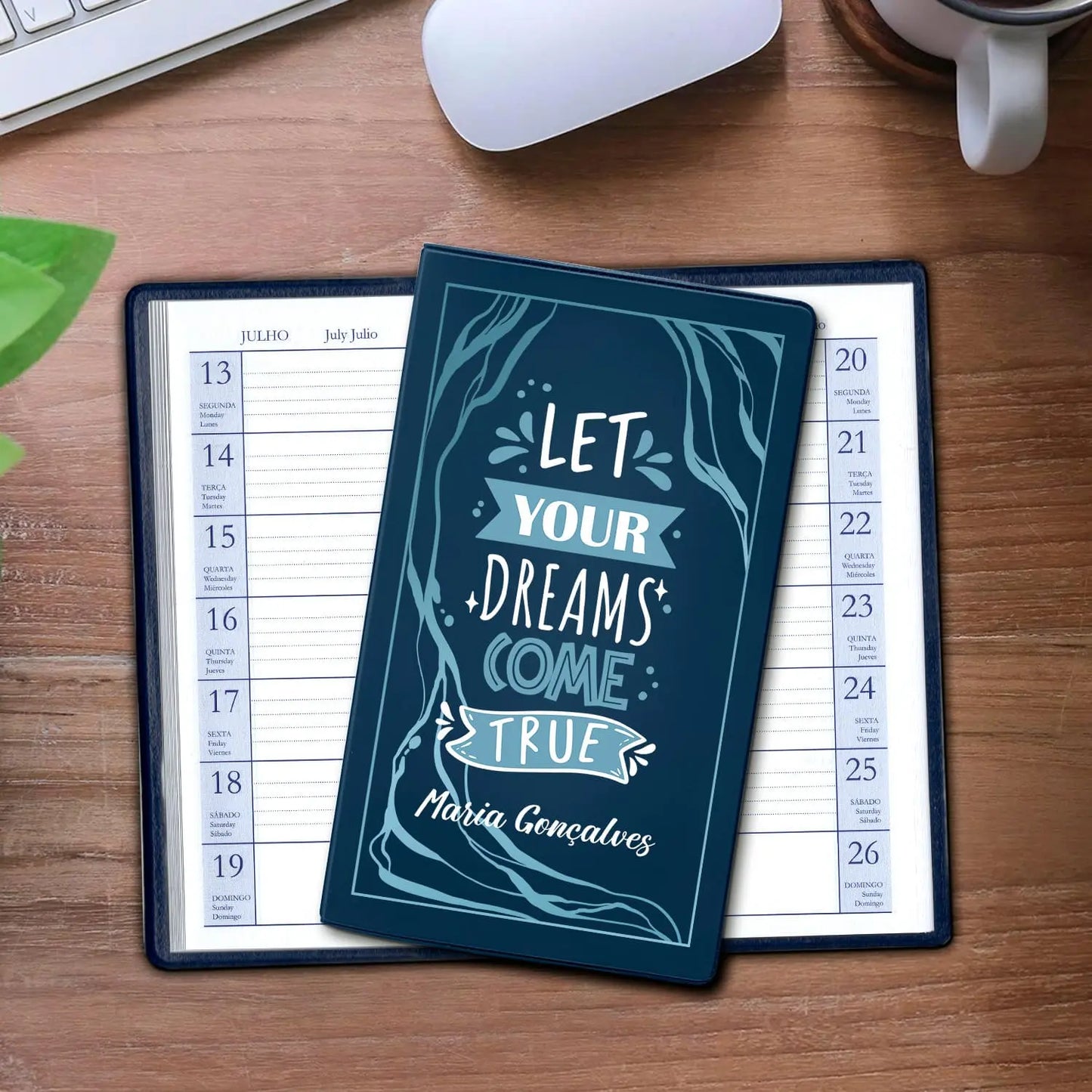 Agenda de bolso 2027 personalizada com nome. Capa em PVC, formato A6.