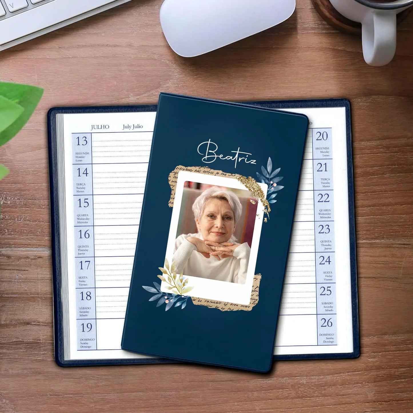 Agenda de bolso 2027 personalizada com nome e fotografia. Capa em PVC, formato A6.