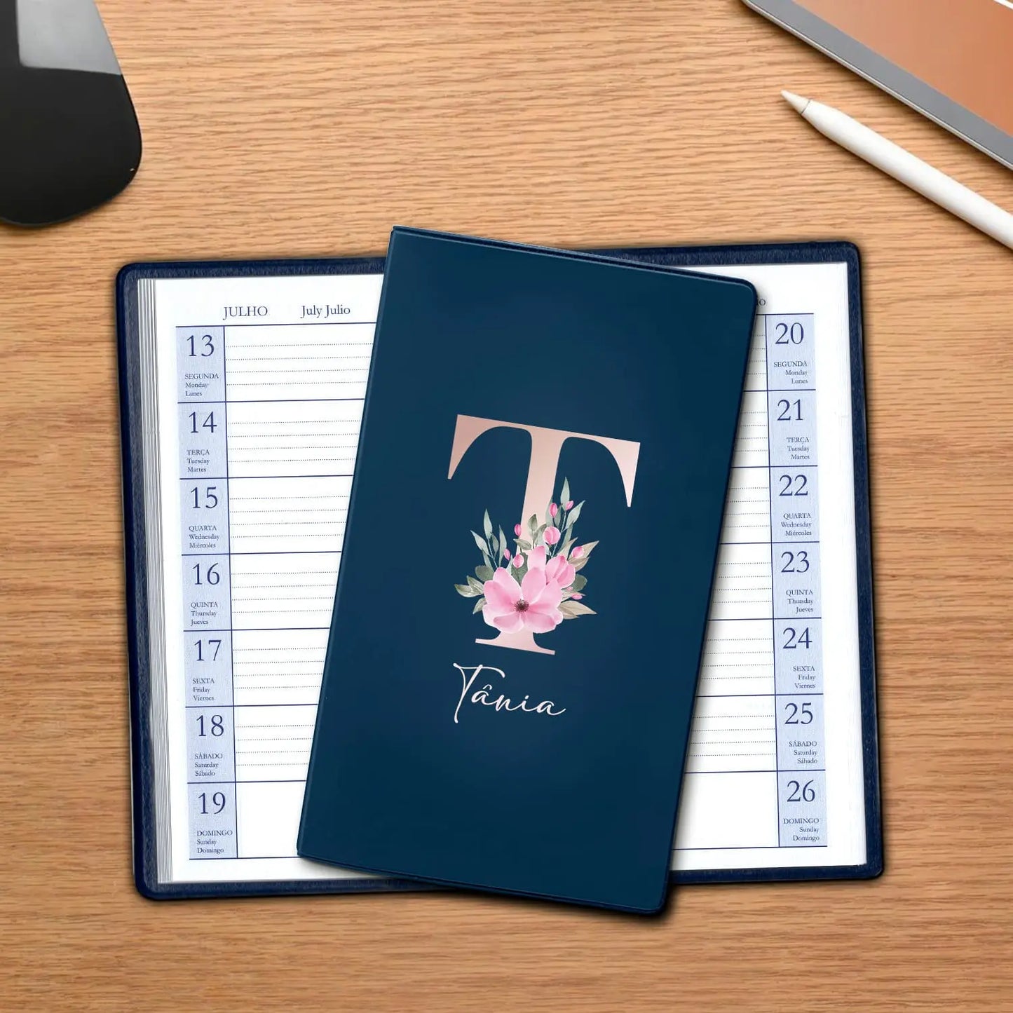 Agenda de bolso 2027 personalizada com nome. Capa em PVC, formato A6.