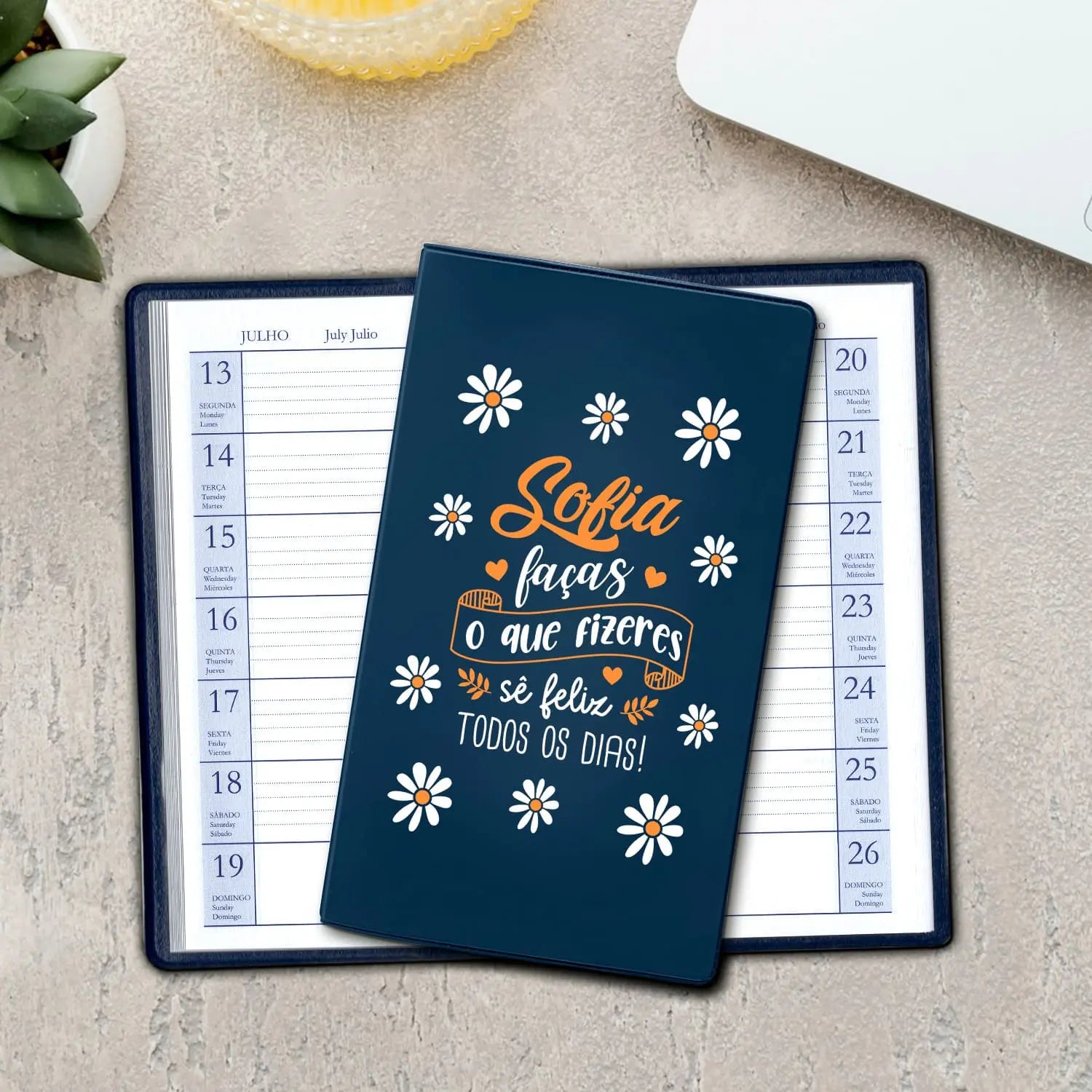 Agenda de bolso 2027 personalizada com nome. Capa em PVC, formato A6.