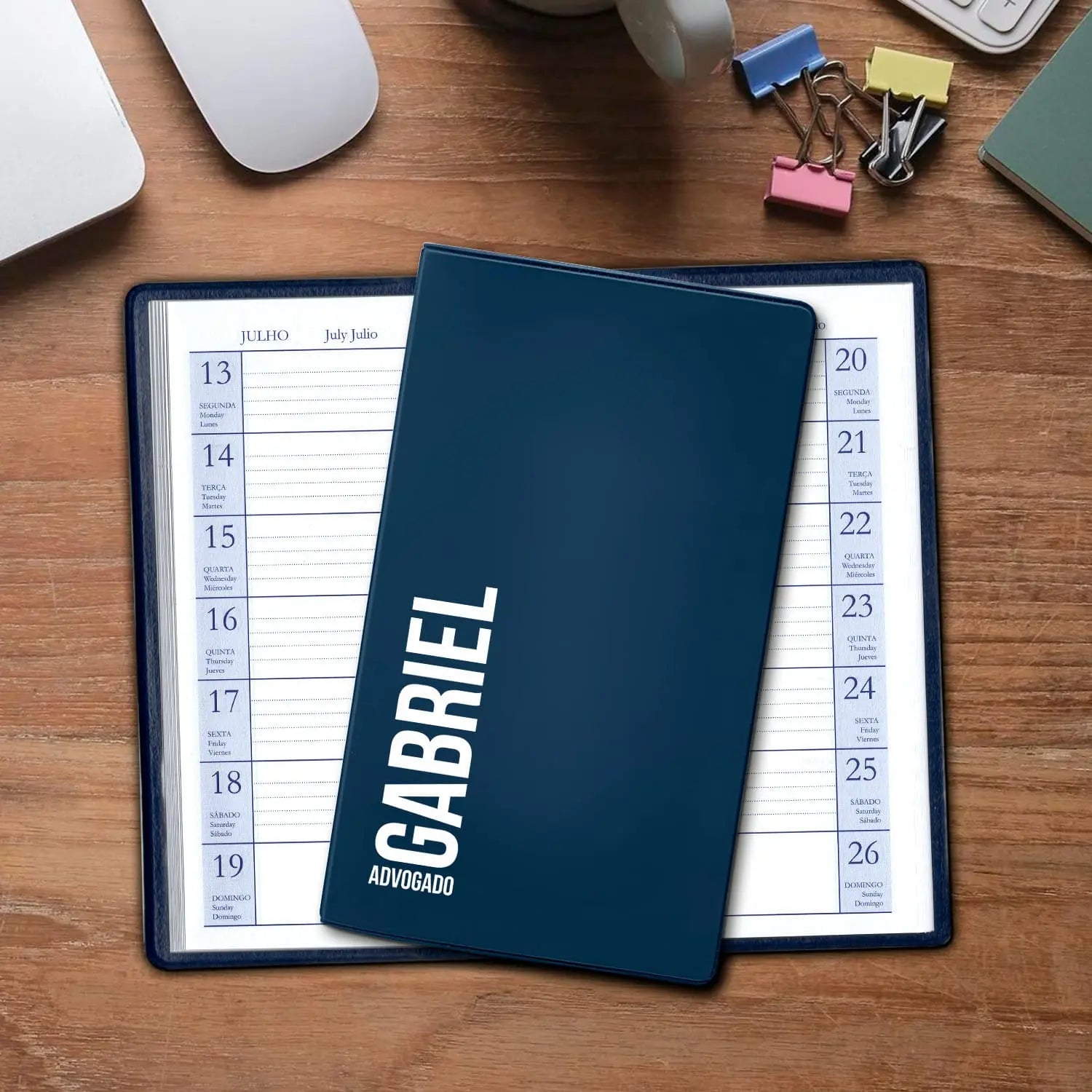 Agenda de bolso 2027 personalizada com nome e profissão. Capa em PVC, formato A6.