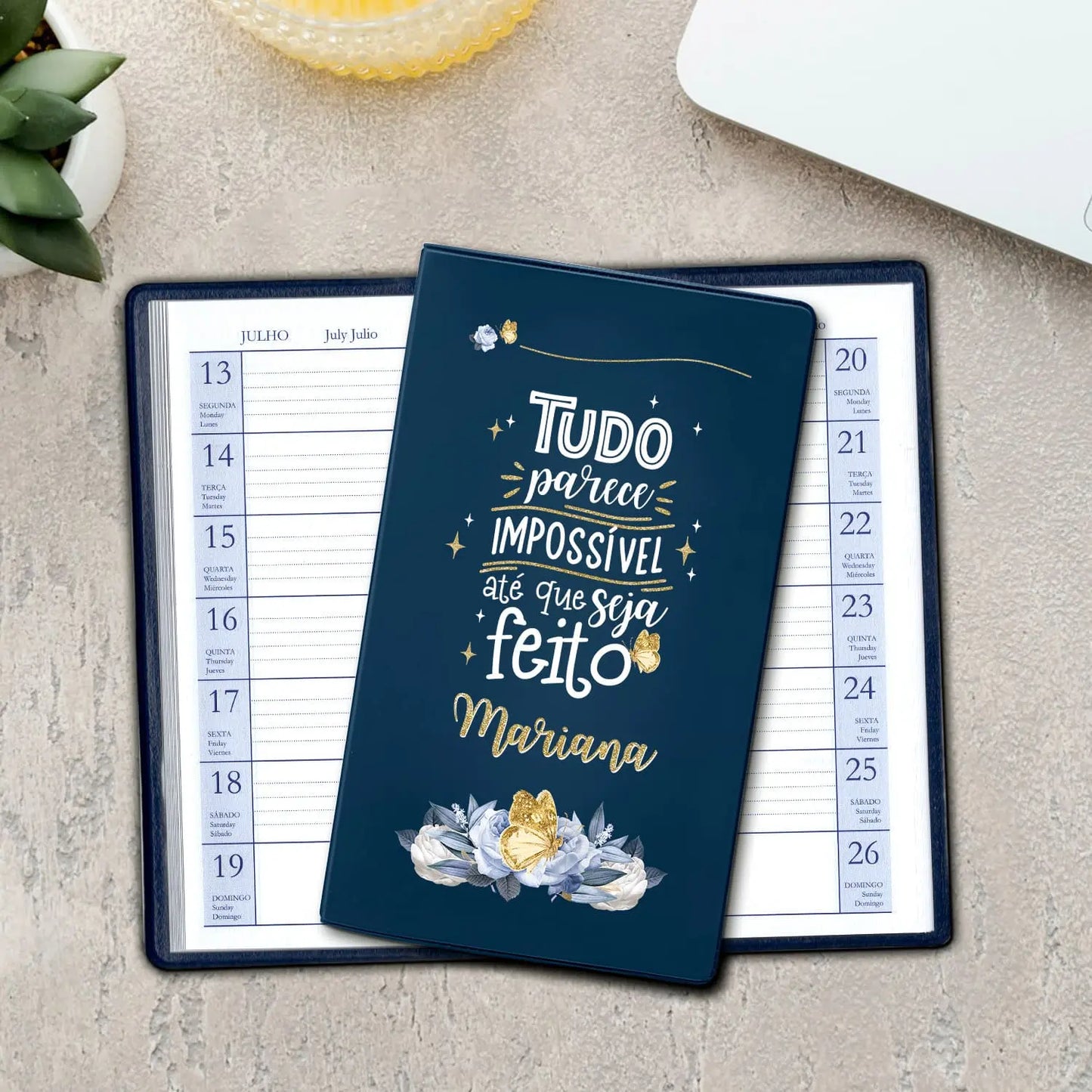 Agenda de bolso 2027 personalizada com nome. Capa em PVC, formato A6.