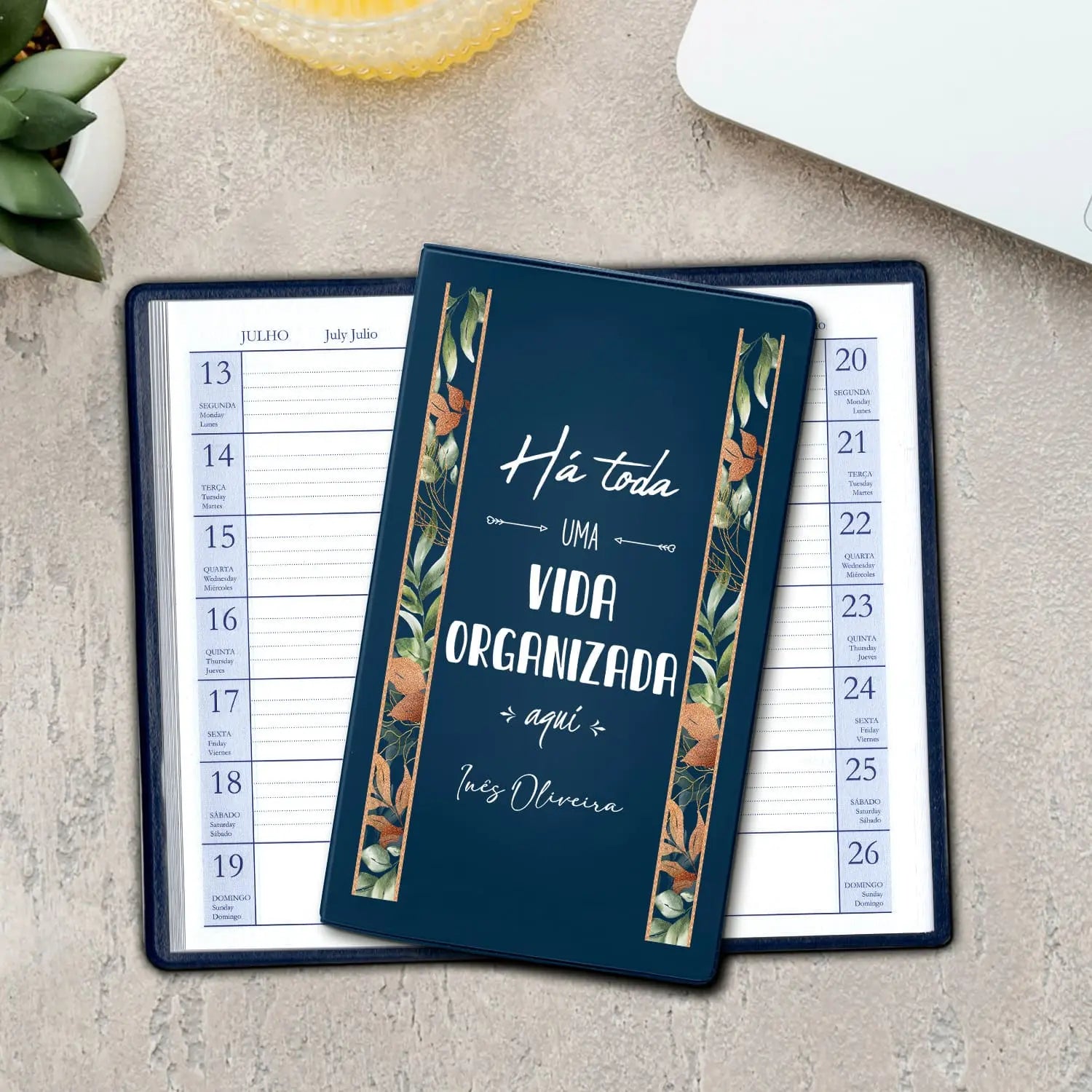 Agenda de bolso 2027 personalizada com nome. Capa em PVC, formato A6.
