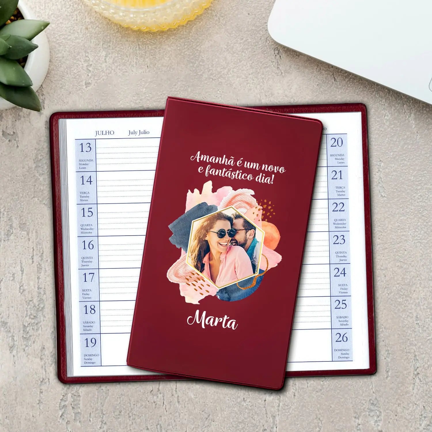 Agenda de bolso 2027 personalizada com frase, fotografia e nome. Capa em PVC, formato A6.