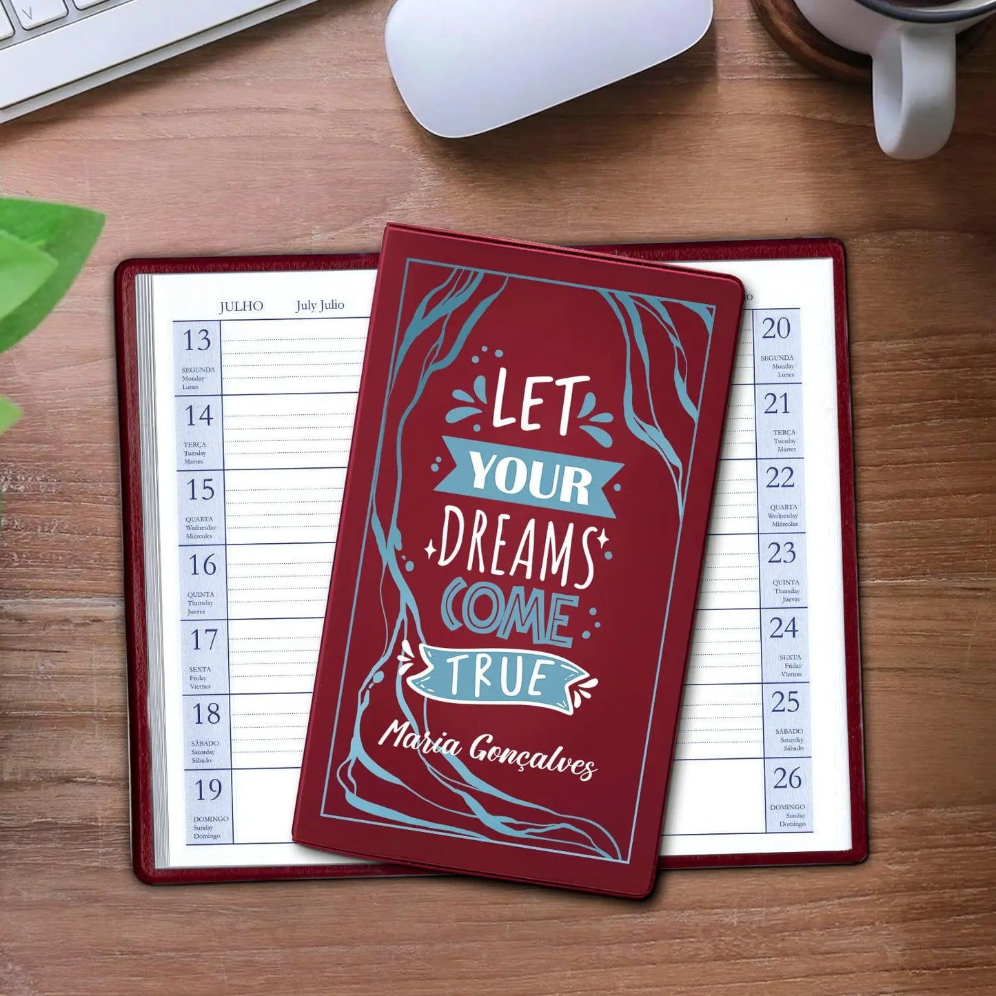 Agenda de bolso 2027 personalizada com nome. Capa em PVC, formato A6.
