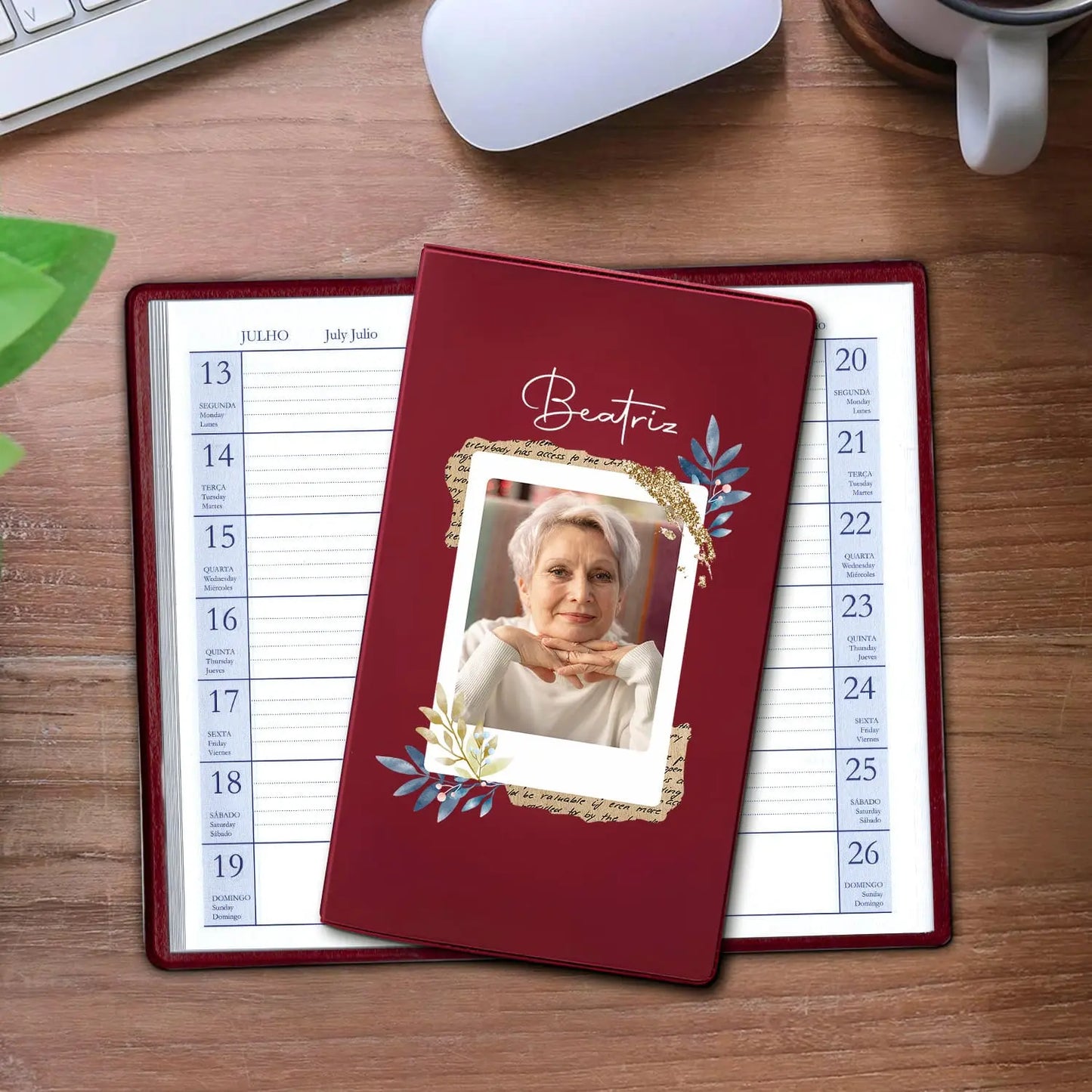 Agenda de bolso 2027 personalizada com nome e fotografia. Capa em PVC, formato A6.