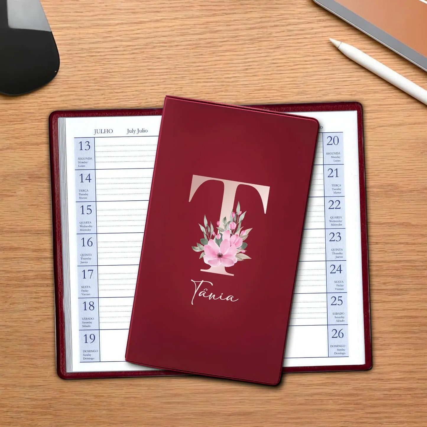 Agenda de bolso 2027 personalizada com nome. Capa em PVC, formato A6.