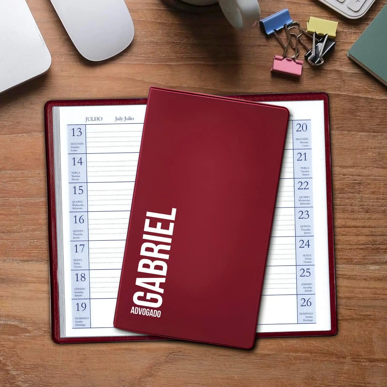 Agenda de bolso 2027 personalizada com nome e profissão. Capa em PVC, formato A6.