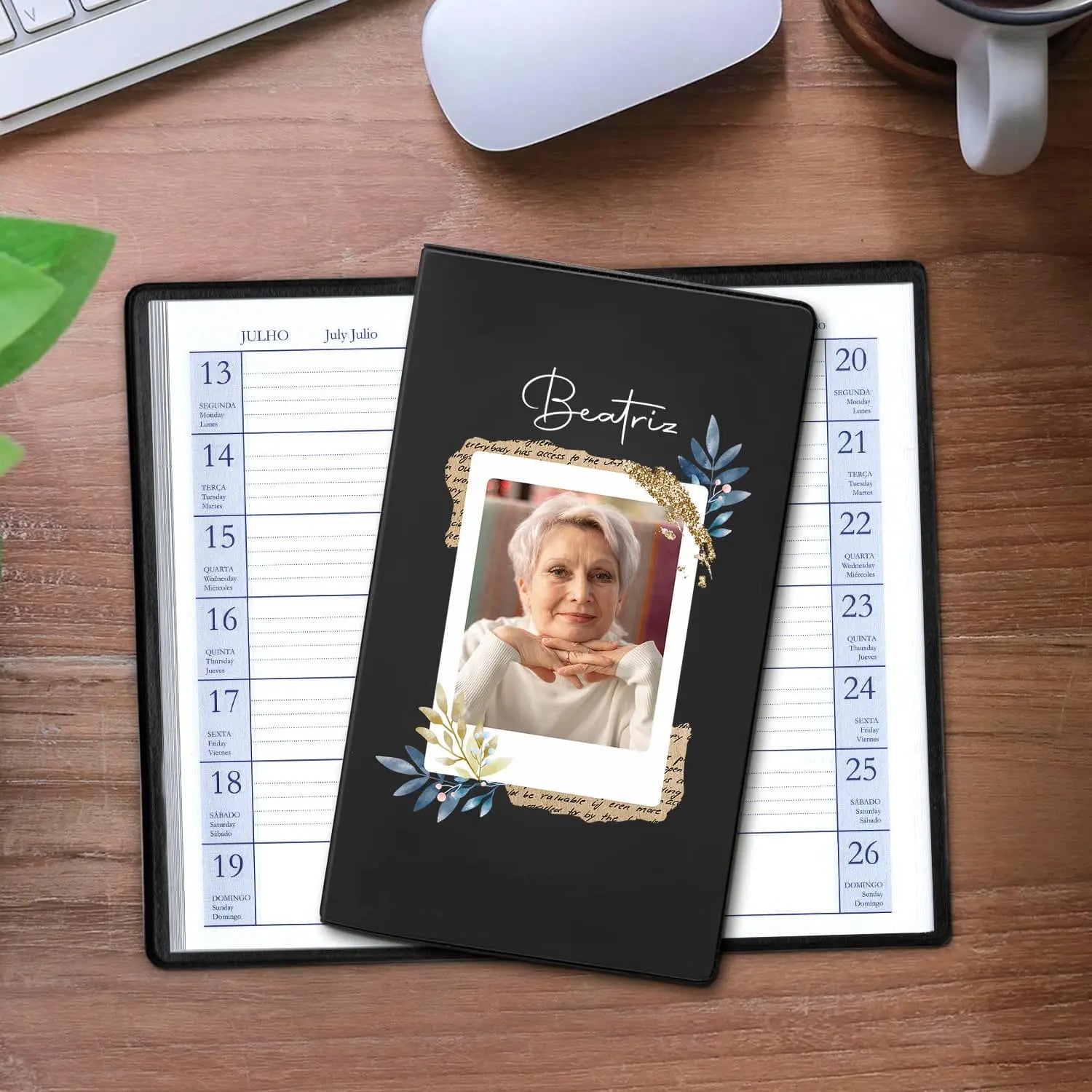 Agenda de bolso 2027 personalizada com nome e fotografia. Capa em PVC, formato A6.